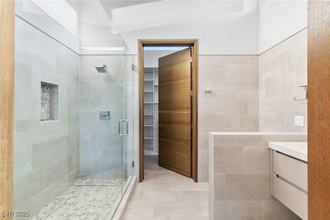 Building Photo - 5 Rockstream Dr