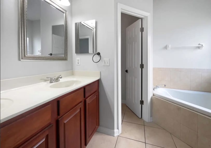 Building Photo - 3583 Old Village Dr