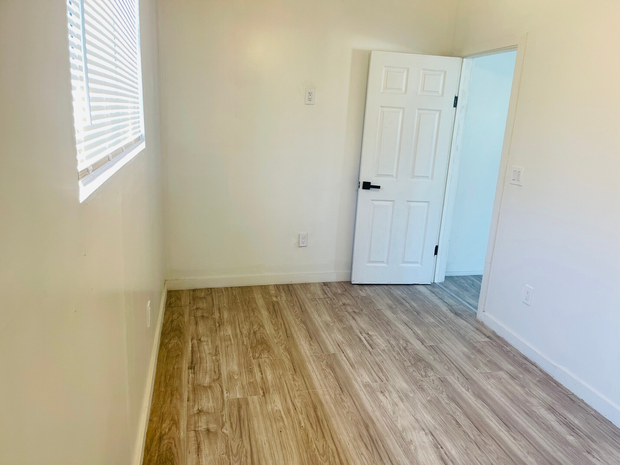 Building Photo - 18548 Arminta St