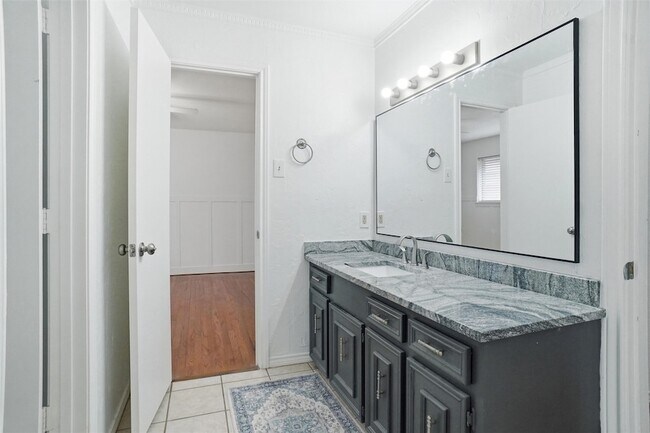 Building Photo - 1329 Mackie Dr