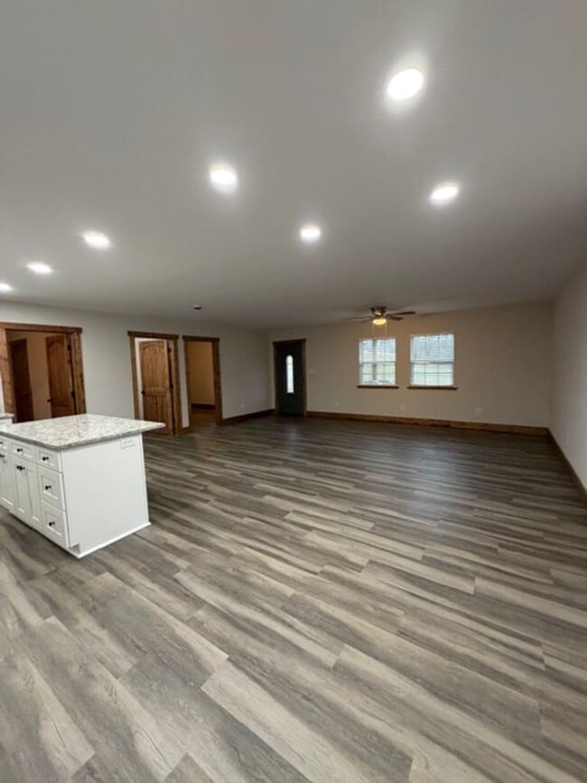 Building Photo - Walland 37886 - Fully remodeled 3 bedroom, 2 bath home located in the foothills of the Smoky Moun...