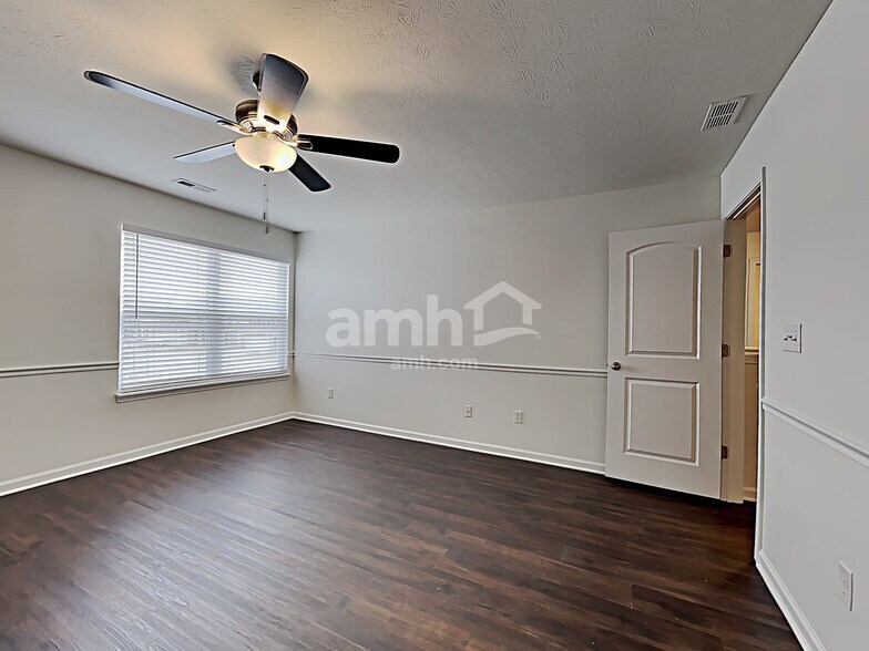 Building Photo - 8720 Hemingway Dr