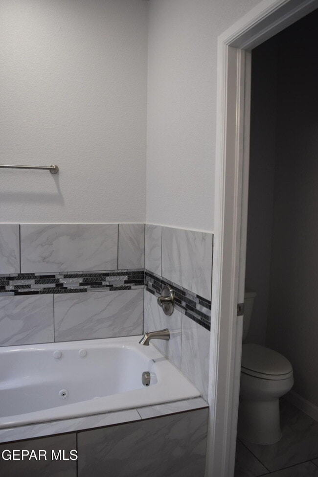 Building Photo - 1103 Nickel Hl Ave