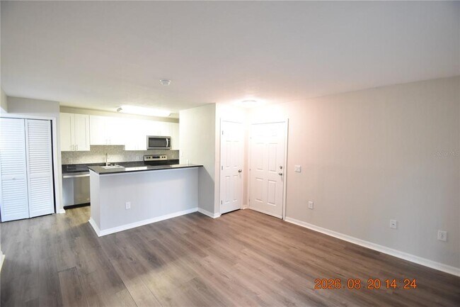 Building Photo - 9481 Highland Oak Dr