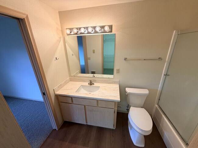 Building Photo - r286