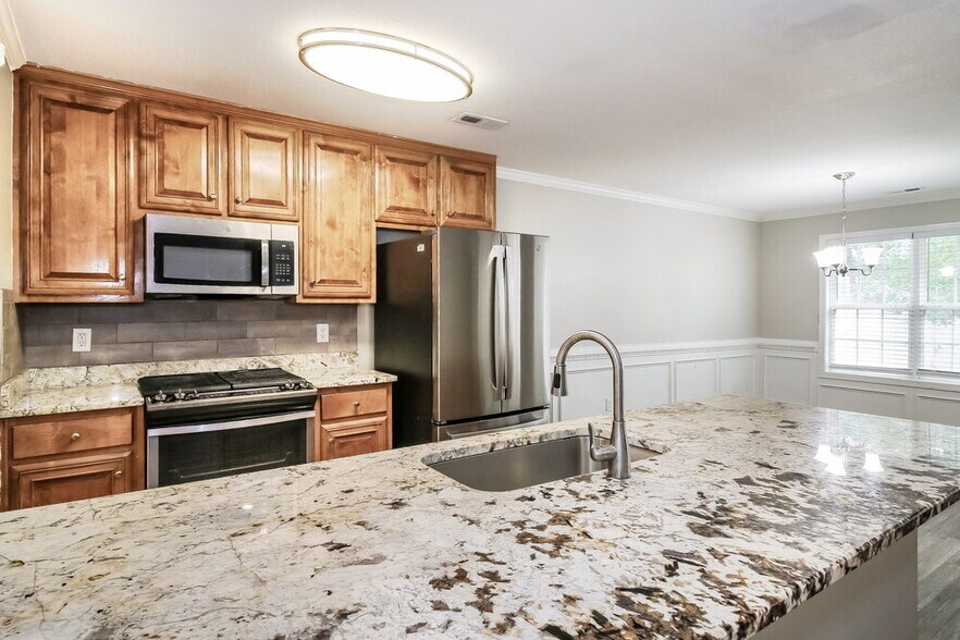 Building Photo - 224 Greenview Dr