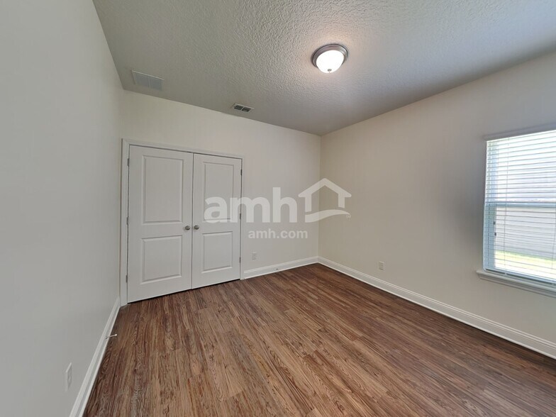 Building Photo - 898 Sunny Stroll Dr