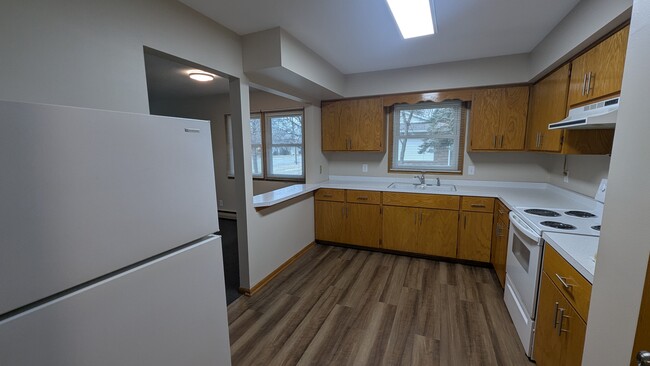 Large Bright Kitchen - 807 W 3rd St