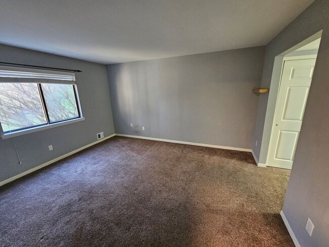 Building Photo - FOX HILL!!! Beautiful Two Bedroom Condo available now for immediate move in!!!