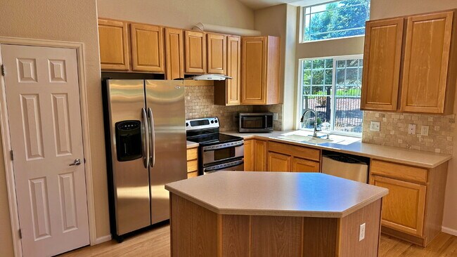 Building Photo - Fantastic 3 Bd 3 Bth + Office in Cherry Creek Schools in Tollgate Crossing!