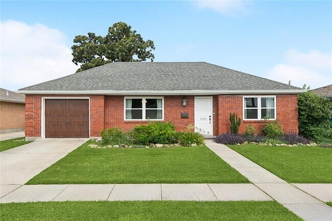 Primary Photo - 1433 Poinsettia Dr