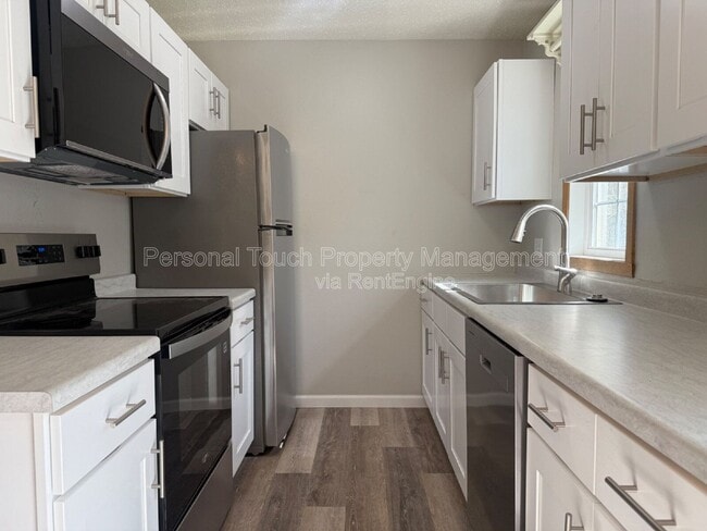 Building Photo - 214 5th St NW