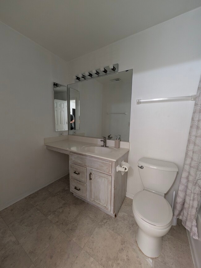 Building Photo - 2551 Oak Tree Ln