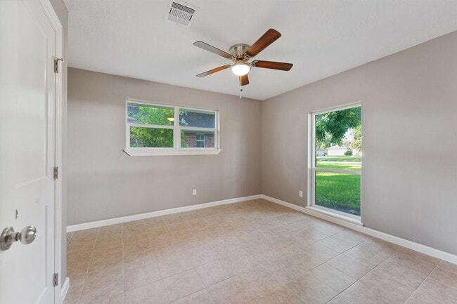 Building Photo - 11 Whittier Dr