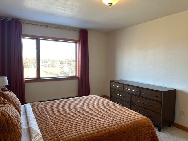 Building Photo - 1201 Denali St