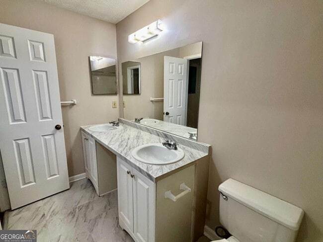Building Photo - 3841 Woodridge Way