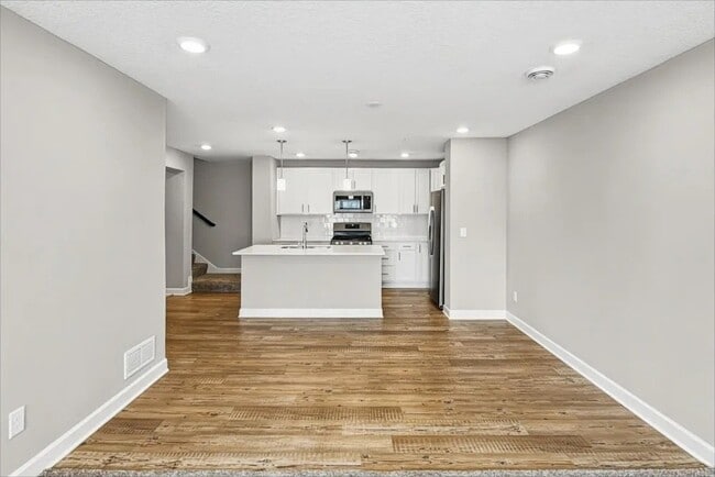 Building Photo - 10948 Yalta St NE