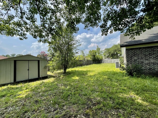 Building Photo - Home For Rent