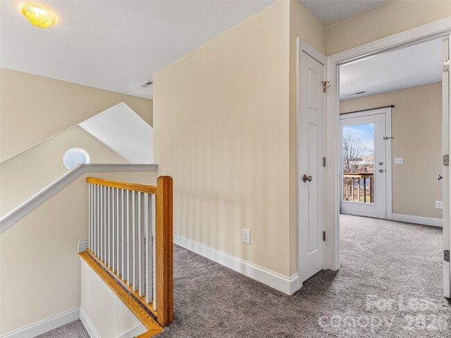 Building Photo - 14 Hildebrand St