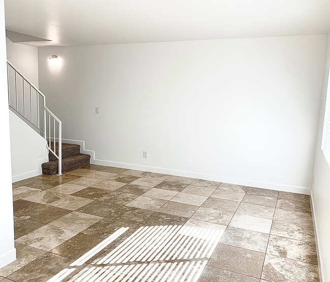 Building Photo - 8546 E Bellview St