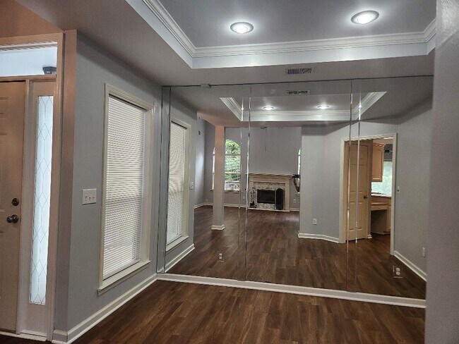 Building Photo - 214 Lees Cove