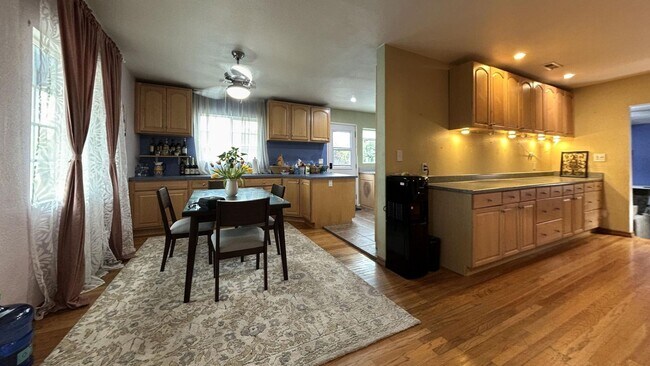 Building Photo - Spacious 4 Bedroom, 3 Bathroom Redlands Home!