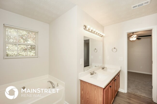 Building Photo - 1479 Steam Engine Way NE