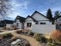 Building Photo - Remodeled 1 Bed/1 Bath Unit in Prime Location - Broadway