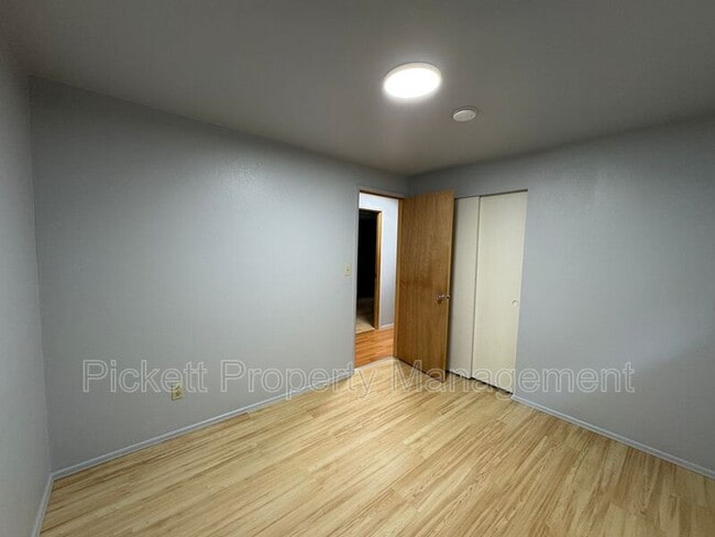 Building Photo - 3100 Armstrong Ln NE