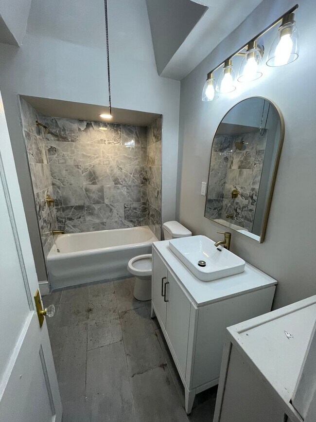 Building Photo - Spacious 3BR Rental with Finished Walk-Out Basement in Philadelphia