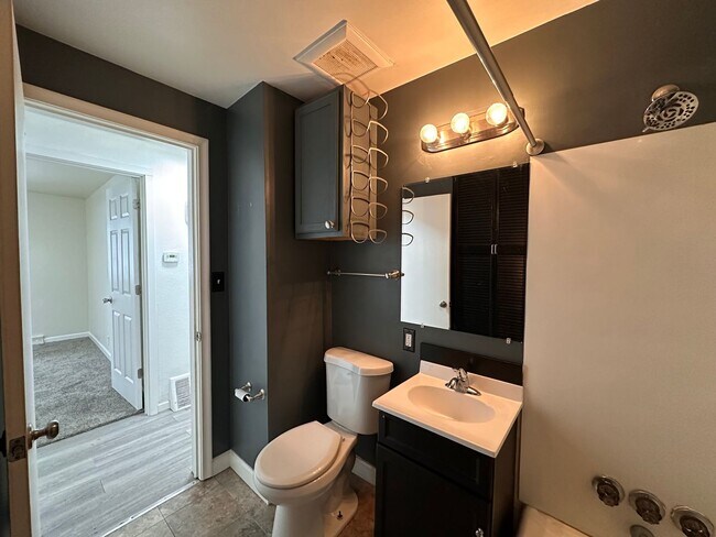 Building Photo - Recently Renovated 3 Bedroom 1 Bath Single Family Home!
