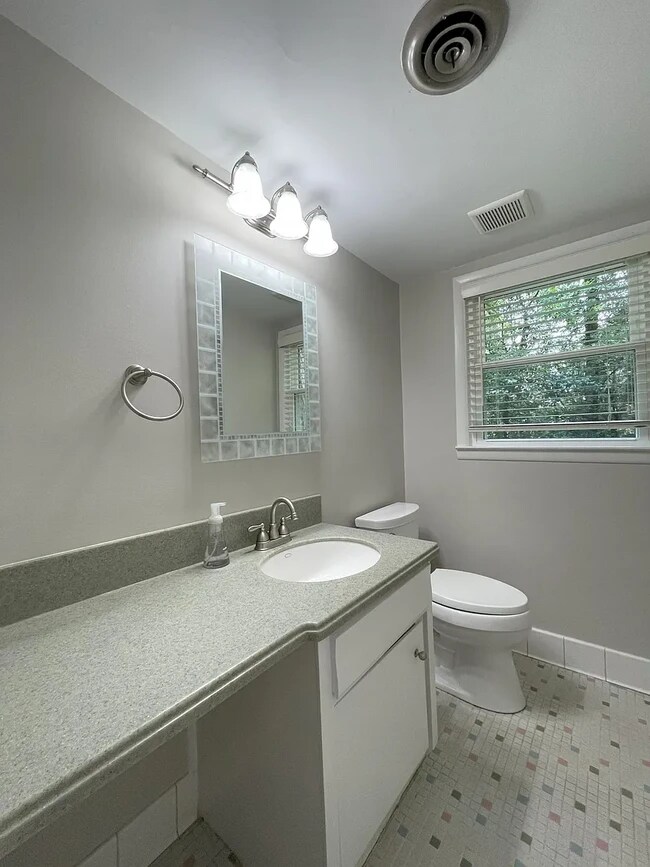Building Photo - 2706 Eaton Pl