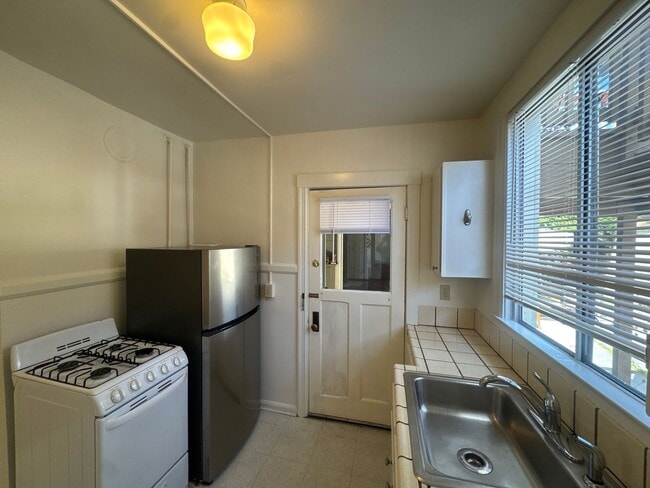 Building Photo - 3818 Opal St