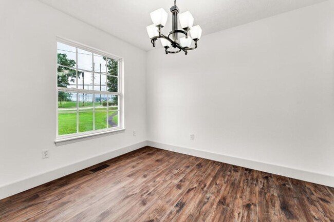 Building Photo - NIXA-5 Bed, 3 bath REMODELED Home | Walkou...