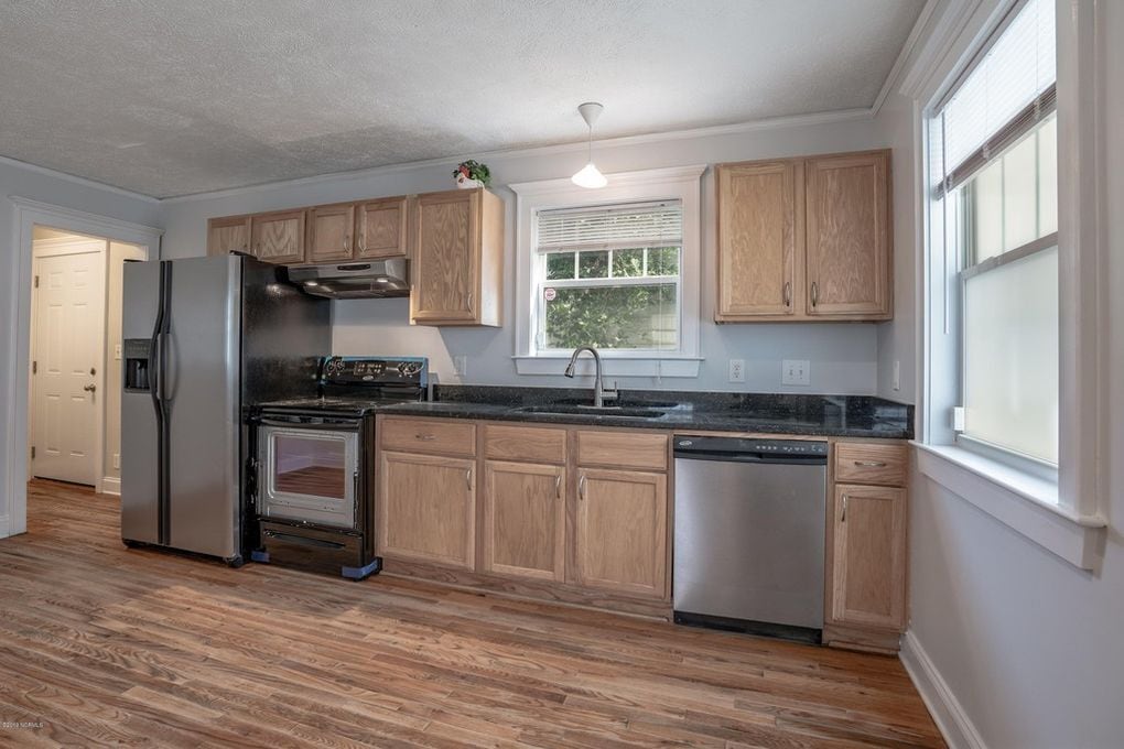 Building Photo - 210 N 10th St