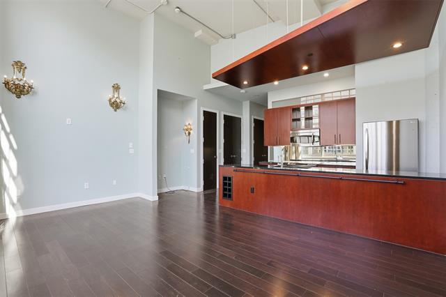 Building Photo - 2600 W 7th St