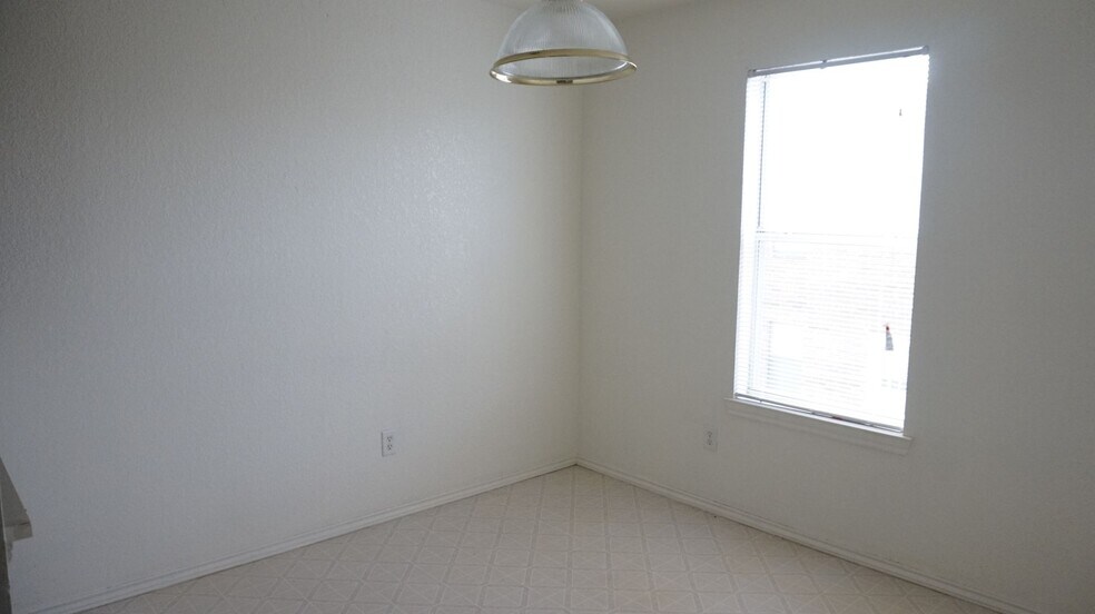 Building Photo - 3301 Hereford Ln