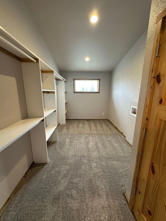 Building Photo - 1308 Bette Ln