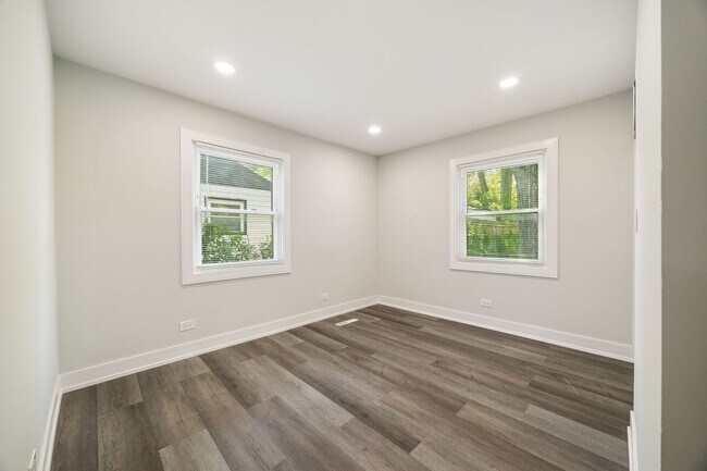 Building Photo - 16752 Artesian Ave