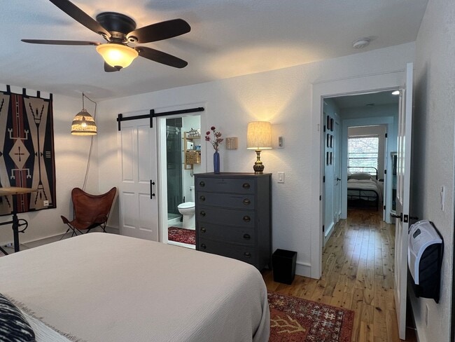 Building Photo - Updated Town house backed by National Forest