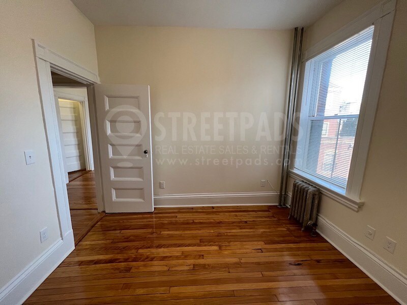 Building Photo - 2 Ware St