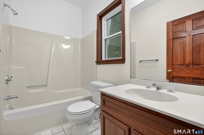 Building Photo - 82 Limewood Ave