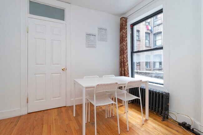 Building Photo - 322 E 93rd St