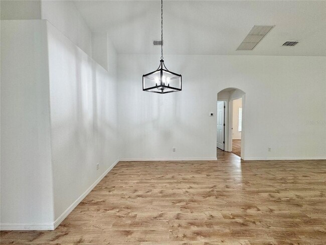 Building Photo - 502 Viola Dr