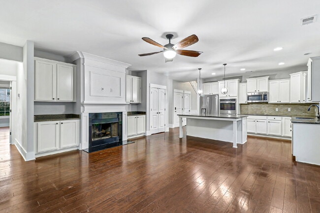 Building Photo - Beautiful Low Country Home in Rose Dhu!