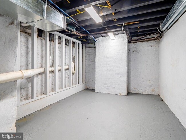 Building Photo - 161 Brown St