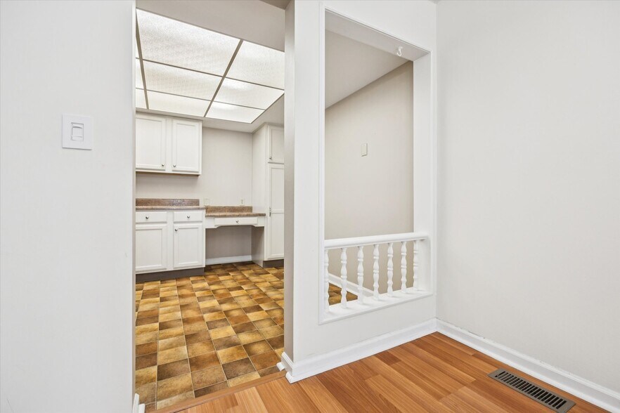 Building Photo - 4243 W Bancroft St
