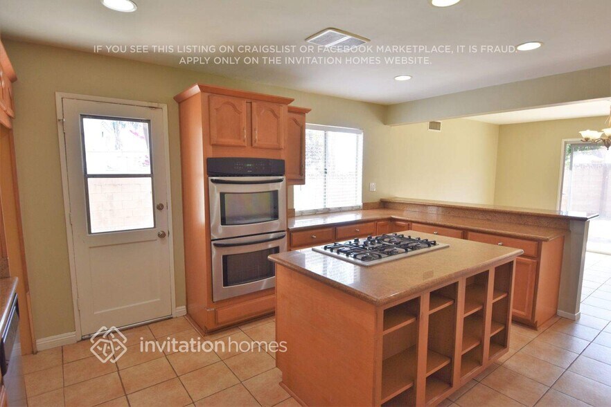 Building Photo - 12889 Fenton Ave