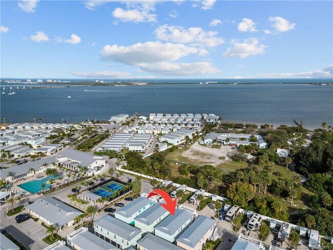 Building Photo - 257 NE Coastal Dr