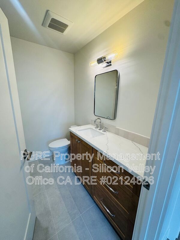 Building Photo - 1072 S 11th St